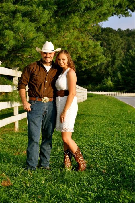 Cute Country Engagement Pics Engagement Photography Poses Engagement