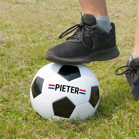 Wilfred genee and famous dutch soccerjournalist johan derksen host this talkshow about dutch and european football (soccer). Voetbal kopen met naam | YourSurprise