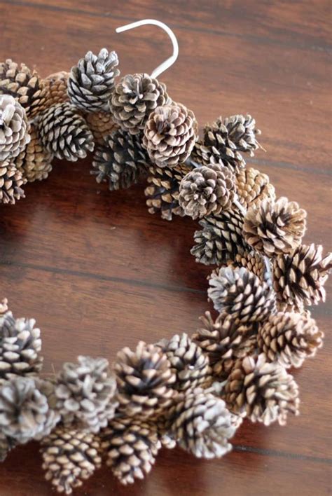 Diy Pomme De Pin Pour Une Déco Noël Nature à Faire Soi Même Côté Maison Cones Crafts Pine
