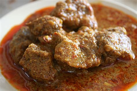 Resep cara memasak telur dadar khas padang enakbahan :4 btr telur ayam2 sdm tepung berassedikit airbahan tambahan :3 btg daun bawang iris tipis2 btg seledri. Makanan Khas Sumatera Barat | Dangsoe 78