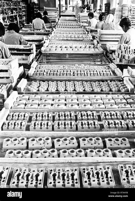 The Assembly Line Black And White Stock Photos And Images Alamy