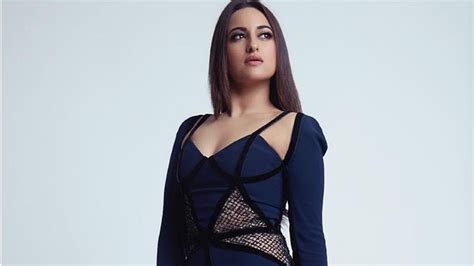 Sonakshi Sinha Denies Cheating Of Rs 32 Lakh Threatens Legal Action Youtube
