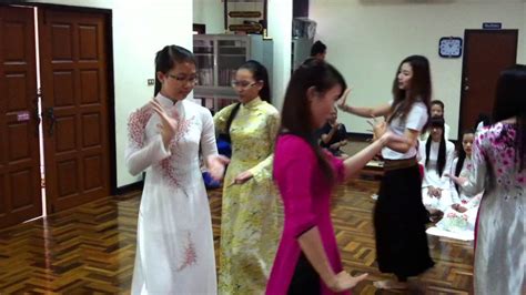 Vietnamese Internship Group In Utcclearn Thais Dancegroup 3 Youtube