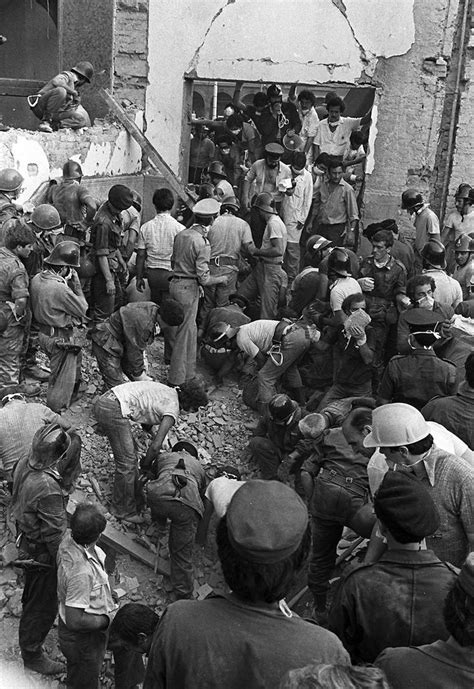 Un ordigno ad alto potenziale esplode lasciando a terra 85 morti e oltre 200 feriti. Bologna, 2 agosto 1980 | Foto storiche, Foto, Storia militare