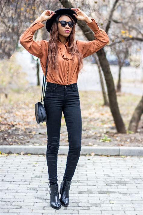 Simple Trendy Outfit With a Hat in Hand