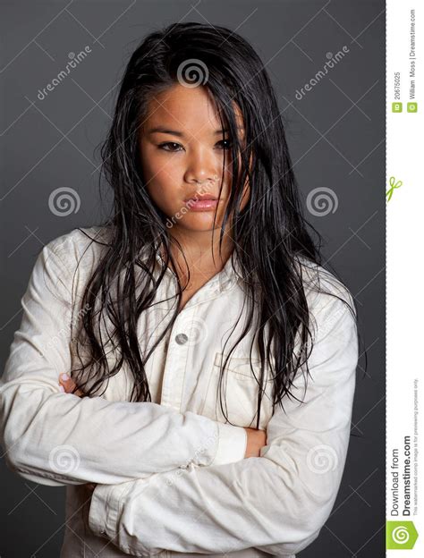 Belle Jeune Femme Asiatique Avec Le Cheveu Humide Image Stock Image