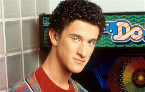Saved By The Bell Reboot Pays Tribute To Late Screech Actor Dustin