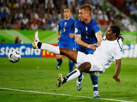 Der fußballspieler daniele de rossi war in der saison 2005/2006 bei as rom unter vertrag und wird dort im mittelfeld eingesetzt. Times históricos: Itália 2006 - Calciopédia