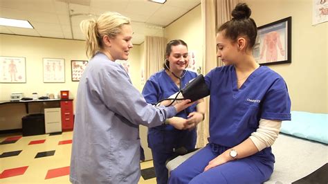 The Benefits Of Becoming A Medical Assistant Pax Librorum