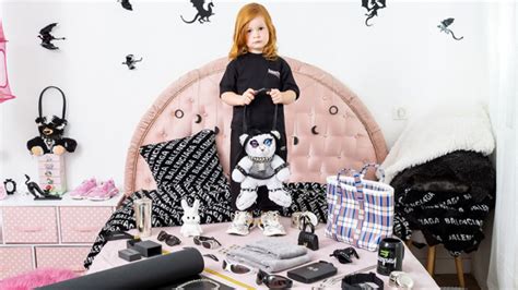 Por qué Balenciaga causó polémica por su campaña con niños Glamour