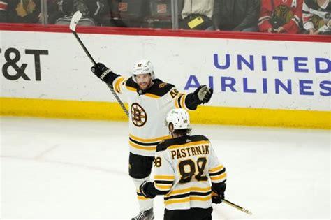 Matt Grzelcyks Ot Goal Lifts Bruins To 2 1 Victory In Chicago