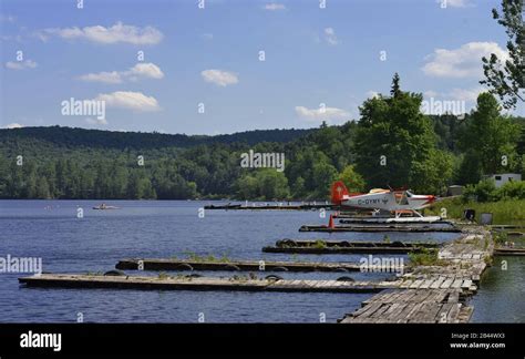 Bootsanleger Gatineau River Quebec Kanada Stock Photo Alamy