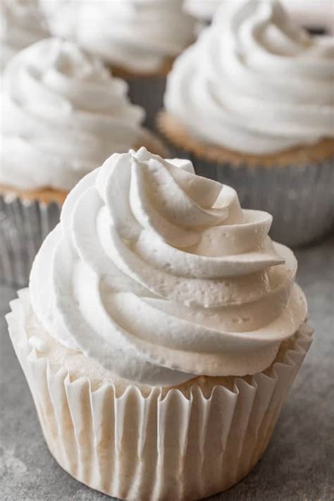 Whipped Cream Frosting For Cake Decorating Cake Decorating Ideas