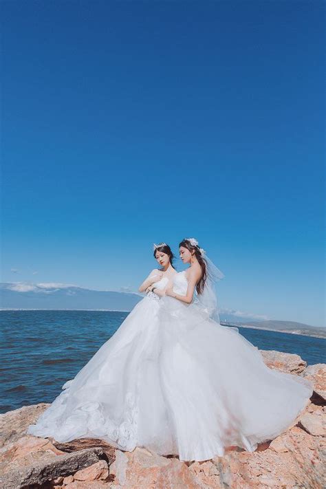 Pin By Kỳ Nhã Thanh On Bách Hợp Tỷ Muội Cute Lesbian Couples Lesbian Wedding Fluffy Wedding