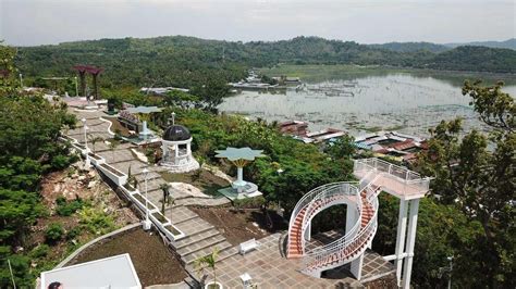 Looking for bukit fraser hotel? Bukit Sidoguro, Destinasi Wisata Hits di Klaten, Jawa ...