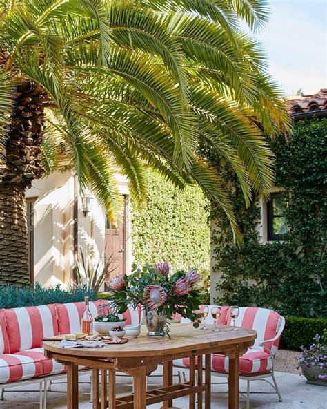 32 Beautiful Palm Beach Chic Backyard Design Ideas Homepiez