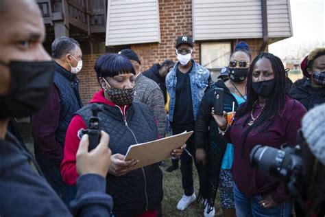 Jesse Jackson Tours Far South Side Apartments After Residents Raise