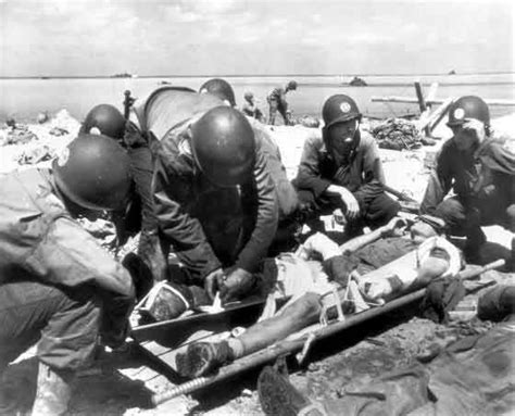 Corpsmen Ww Ii Tarawa Battle Of Tarawa World War Two Tarawa