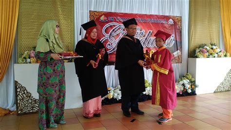 Nur athirah binti rushami zien beliau merupakan angkatan pertama asasi pengurusan uum pada tahun 2014. Sekolah Kebangsaan Taman Putra Perdana: Majlis Hari ...