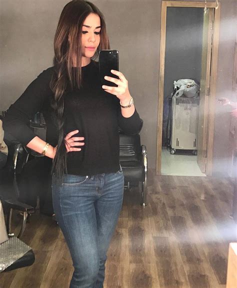 Humaima Malik S Thiccc Legs In Jeans Scrolller