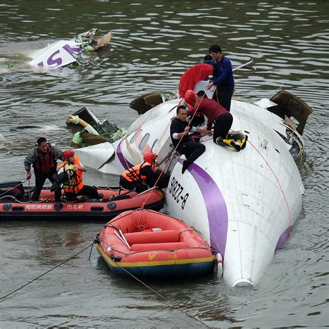 Transasia Plane Crash Lands In Taipei River In Taiwan16 Killed