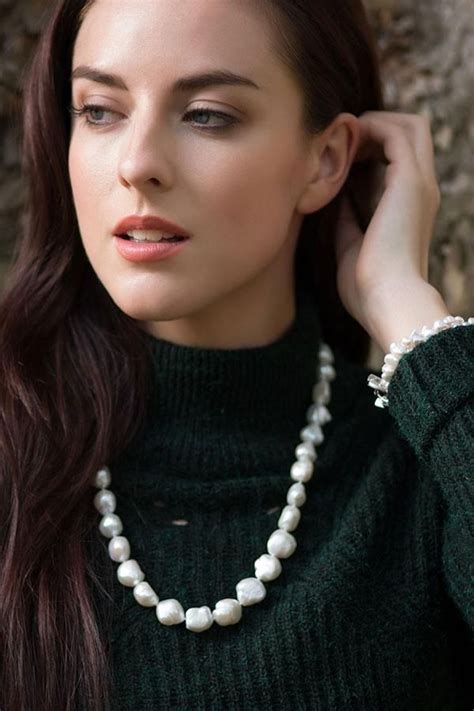 No Wrong Way To Wear Pearls Pair Yours With A Chunky Sweater For Fall Wearing Pearls Casual