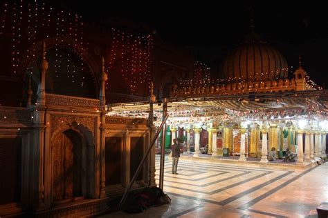 Sufism Hazrat Nizamuddin Auliya Dargah Delhi Mayank Austen Soofi