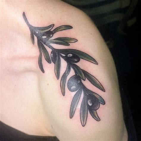 más de 40 mejores tatuajes de rama de olivo significados antiguos y modernos todo sobre el