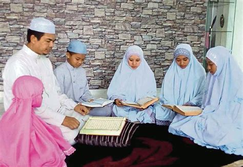 Ajak isteri mandi bersama sekali sekala. Tak pernah baca Al-Quran bersama punca suami isteri kerap ...
