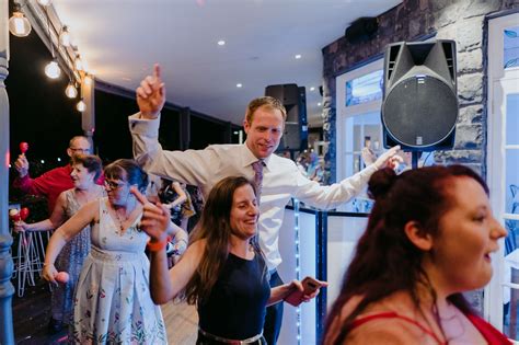 Wedding Dj Hire Melbourne Conga Lines Tips Of A Wedding Dj