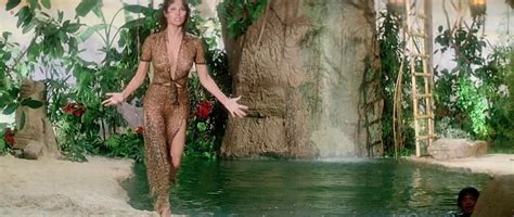 Nude Video Celebs Raquel Welch Sexy Lanimal 1975