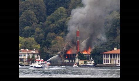 Kebakaran hutan di turki menewaskan empat orang dan melukai 180 lainnya. Masjid Bersejarah di Selat Bosporus Turki Terbakar