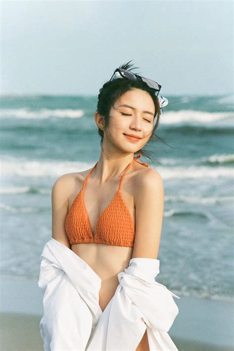 10 Hot Sexy Nguyen Ngoc Huyen Bikini Pics