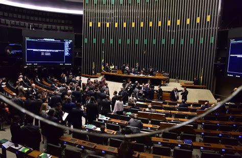 Deputados rejeitam votação de projeto que altera regras em acordos de