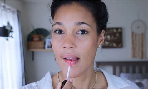 How To Do An Easy Soft Natural Makeup Look Upstyle