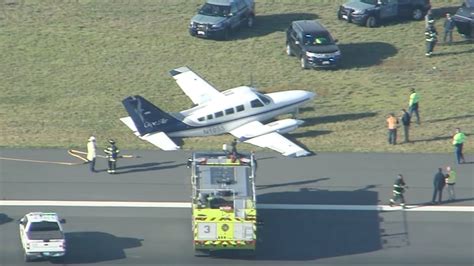 Plane Goes Off Runway At Logan Airport Nbc Boston
