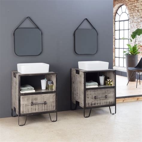La salle de bain peut rapidement être envahie. Meuble salle de bain industriel gris - petit modèle ...
