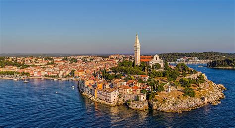 The map is showing croatia and the surrounding countries with international borders, islands, the national capital zagreb, major cities, main roads, railroads and airports. Croatia: Istria and the Dalmatian Coast - Itinerary & Map ...