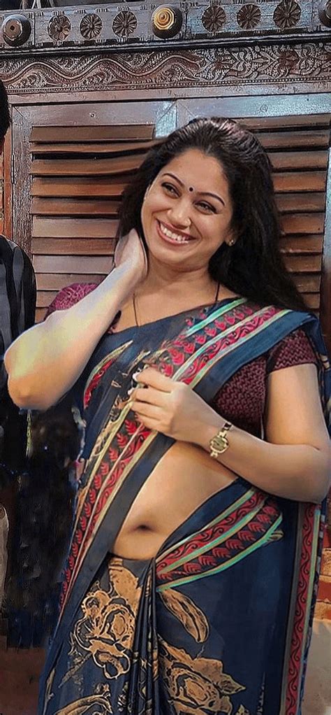 indian mom exposing her big deep bellybutton in saree r mummytummies