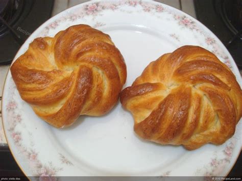 There are many mushrooms in the forest. Homemade Flower Bread Recipe | RecipeLand.com