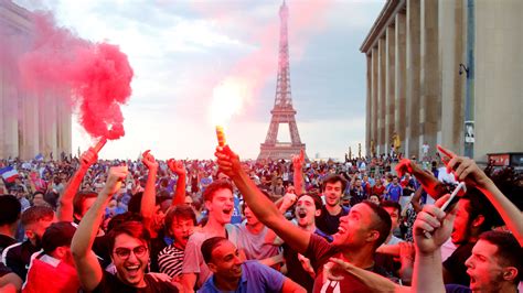 French Team Celebrate World Cup Win With Paris Victory Parade Daily Active