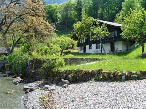 Das chalet hat keinen parkplatz, öffentlicher parkplatz kann aber in der nähe dazu gemietet werden. Wunderschönes Chalet an idyllischer Lage in Iseltwald ...
