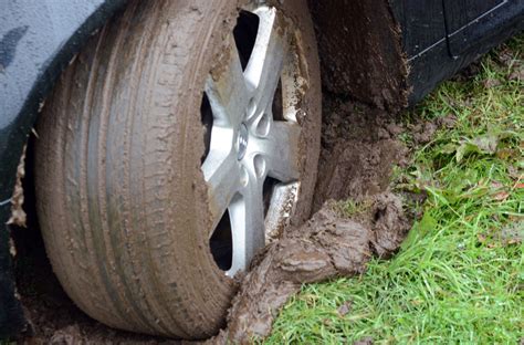 Cars Stuck In Mud At Car Park After Festival No 6 North Wales Live