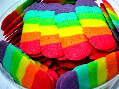 Untuk mendapatkan warna jingga, iris wortel, keringkan, kemudian hancurkan. Catatan Catatan: Resep Untuk Membuat Kue Lidah Buaya Pelangi