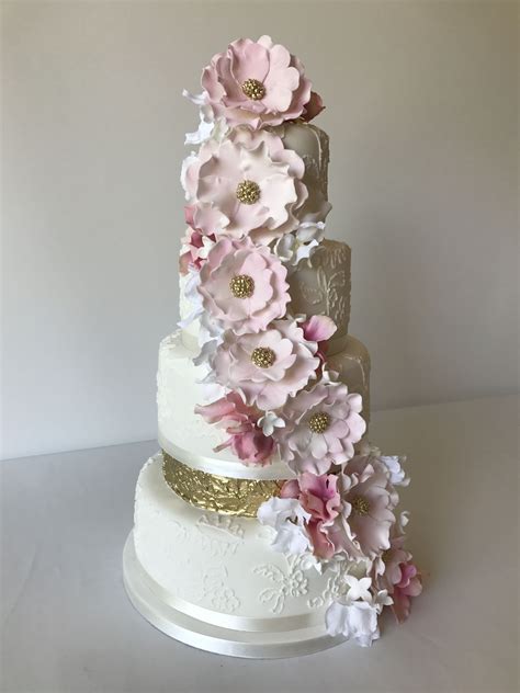 Anns Designer Cakes Guides For Brides The Wedding Directory Wedding Cakes Elegant Luxury