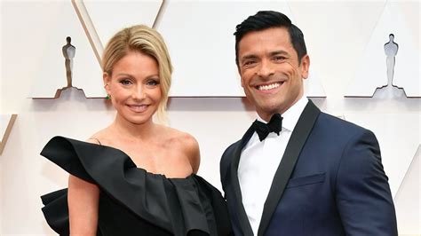 The Truth About Kelly Ripa And Mark Consuelos Wedding