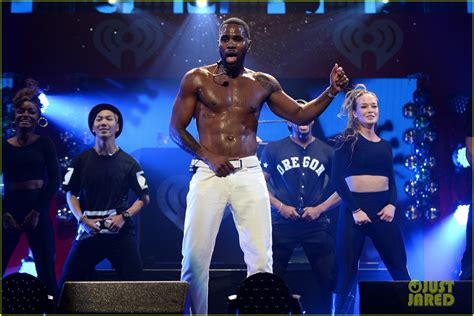 jason derulo s shirtless and sweaty abs made a splash at y100 s jingle ball photo 3267181