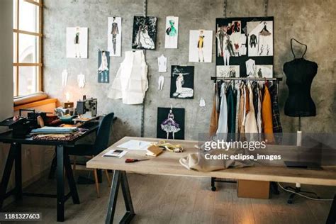 Fashion Studio Photo Photos And Premium High Res Pictures Getty Images