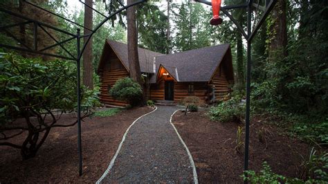 What You Get For 950000 A Two Bedroom Log Cabin Is On The Market