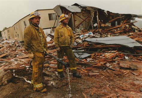 Photos A Look Back At The 1994 Northridge Earthquake On 24th Anniversary Orange County Register